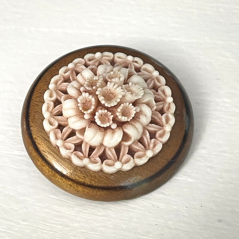 Redwood Burl Brooch‎ Vintage 1.5" Round Carved